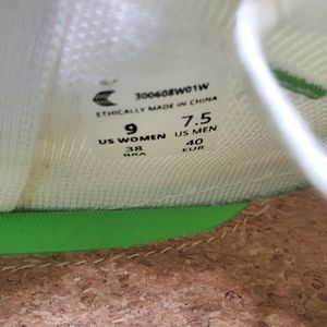 Cariuma Off white shoes